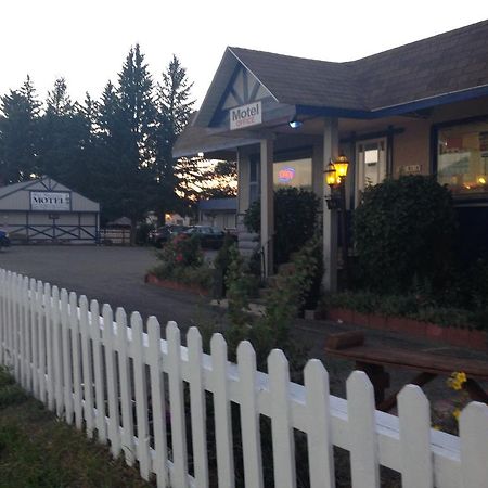 Blue Mountain Motel Pincher Creek Exterior photo