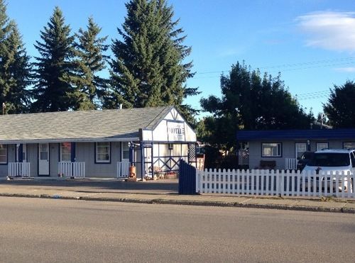 Blue Mountain Motel Pincher Creek Exterior photo