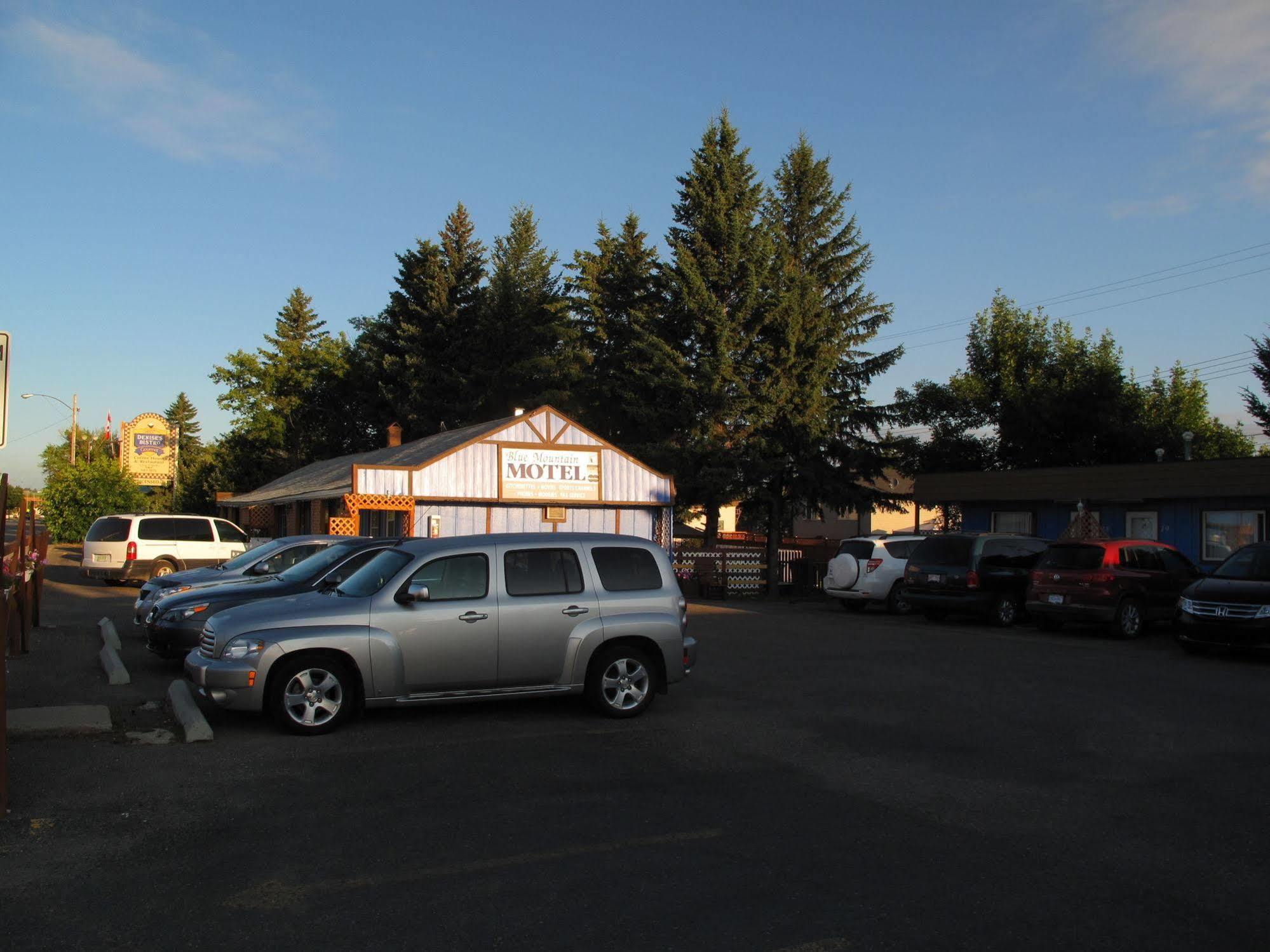 Blue Mountain Motel Pincher Creek Exterior photo